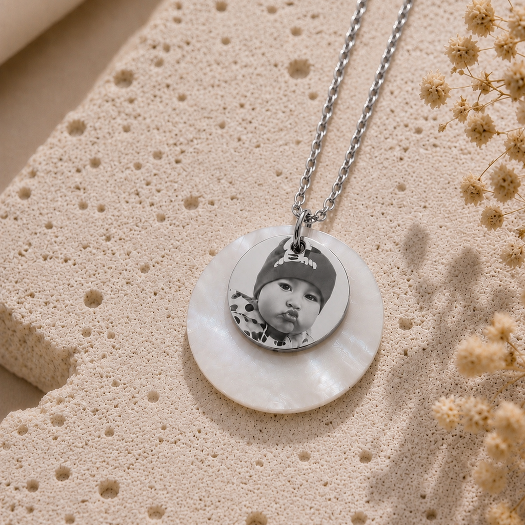 Collar plateado con nacar