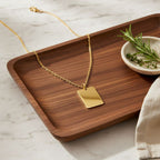 Collar placa dorado H