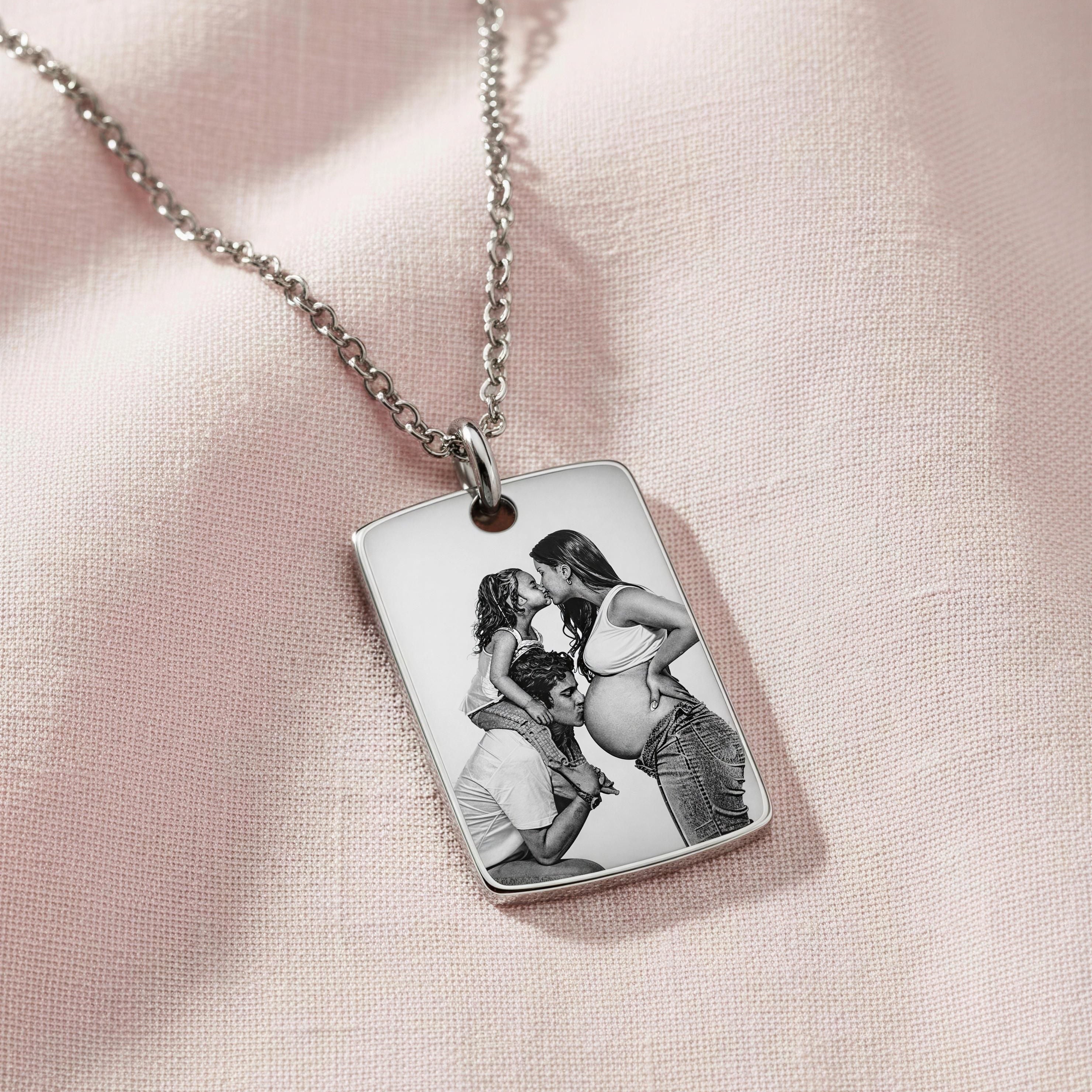 Collar placa plateado