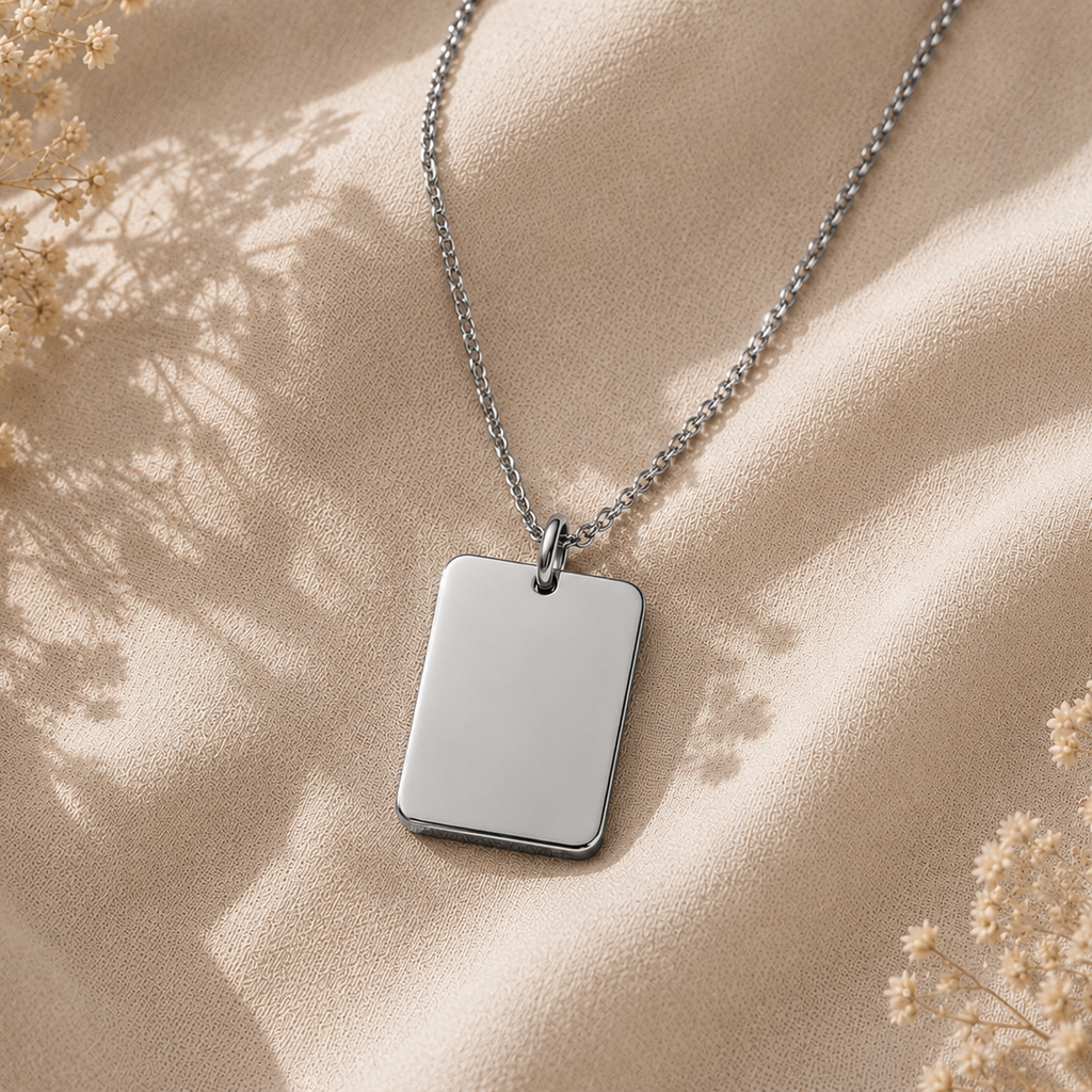Collar placa plateado