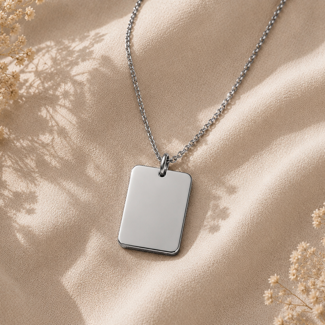 Collar placa plateado
