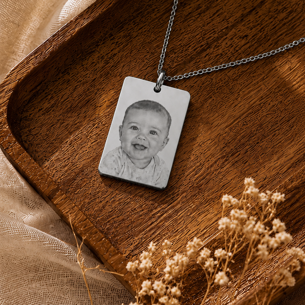 Collar placa plateado