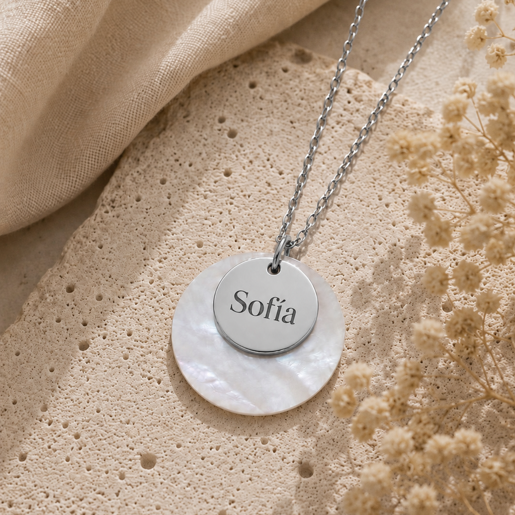 Collar plateado con nacar