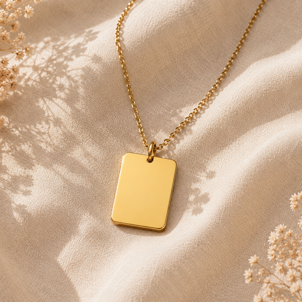 Collar placa dorado