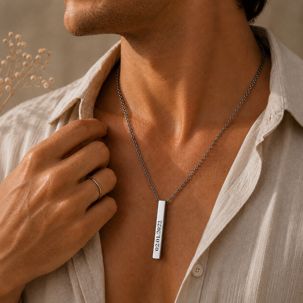 Collar obelisco plateado