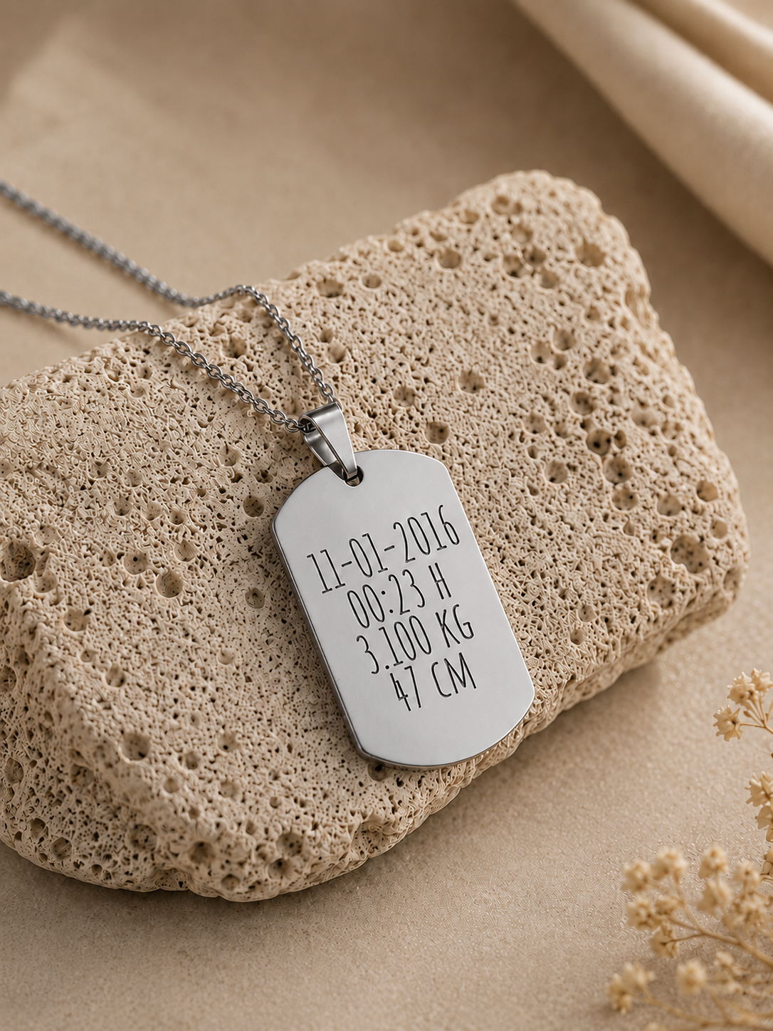 Placa militar plateada hombre