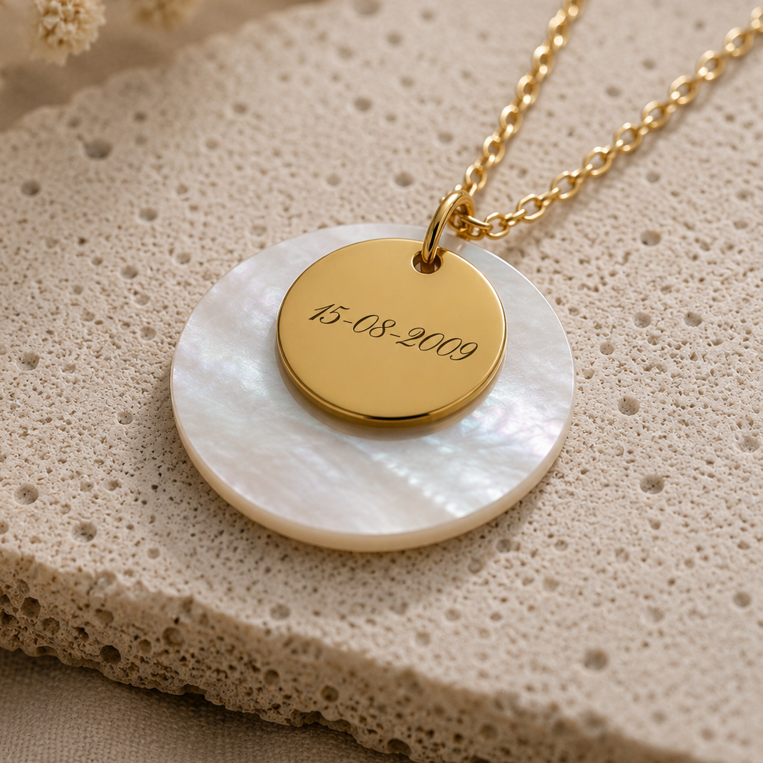 Collar medalla nácar dorado