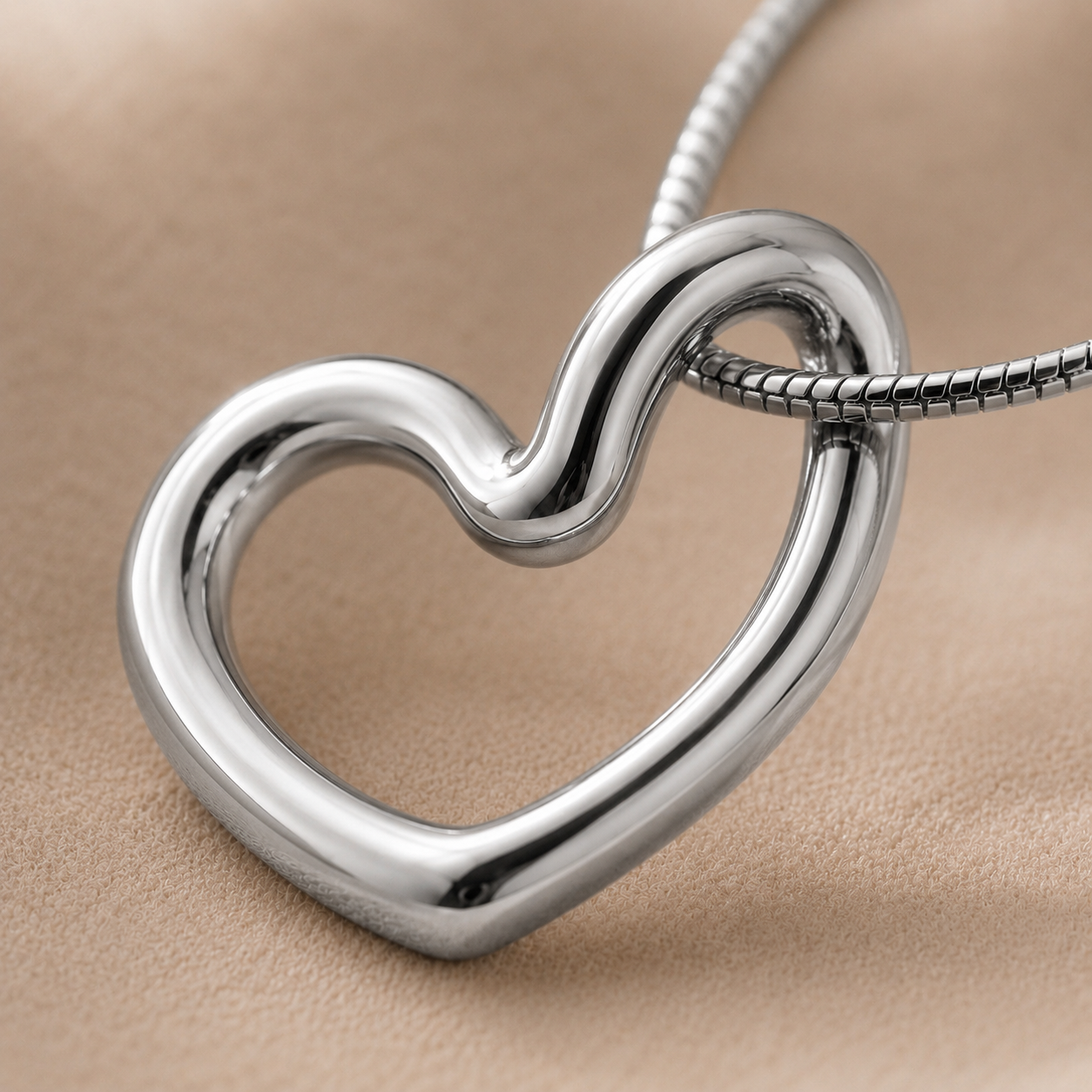 Collar corazón abierto plateado