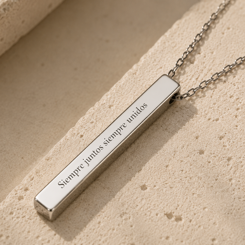 Collar obelisco plateado
