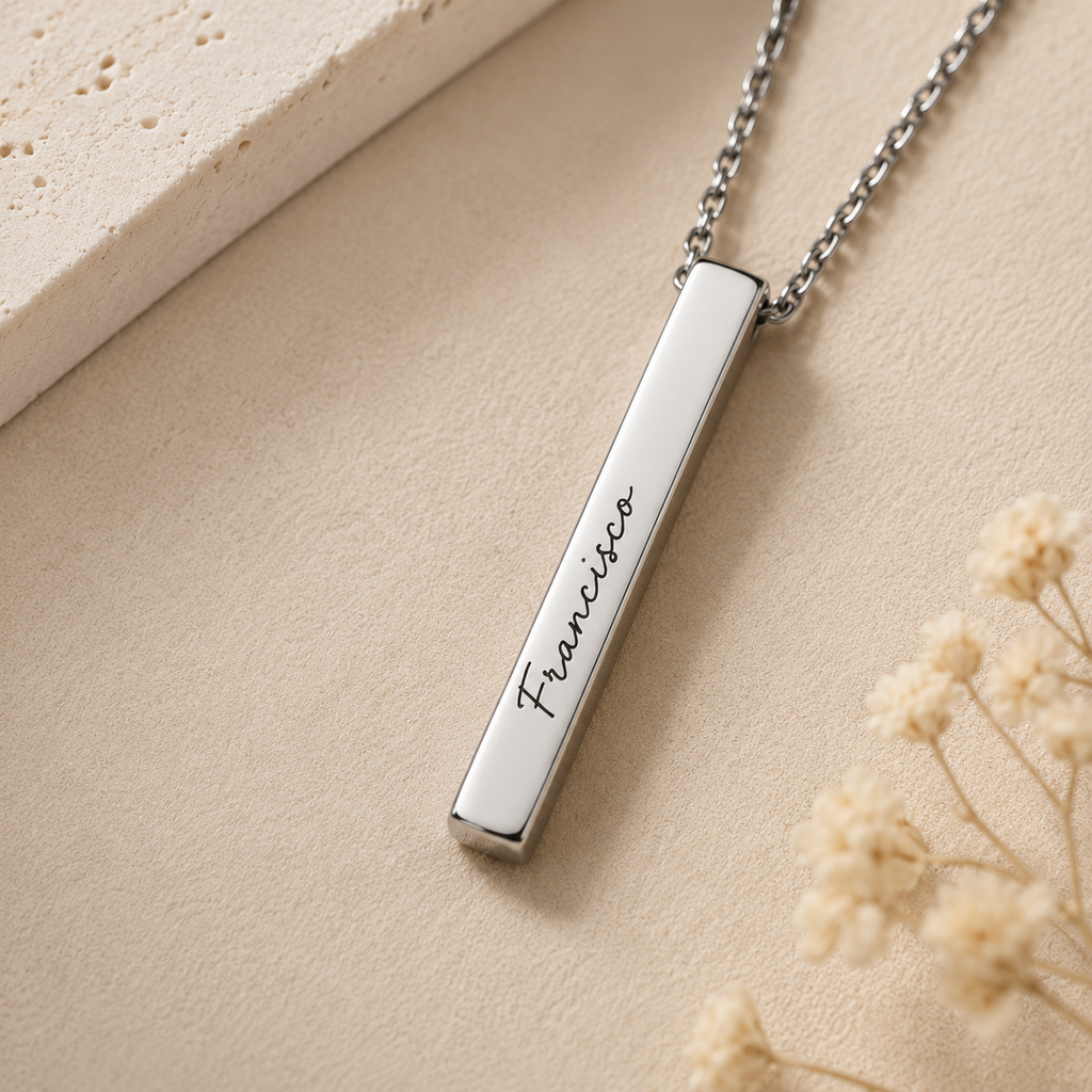 Collar obelisco plateado