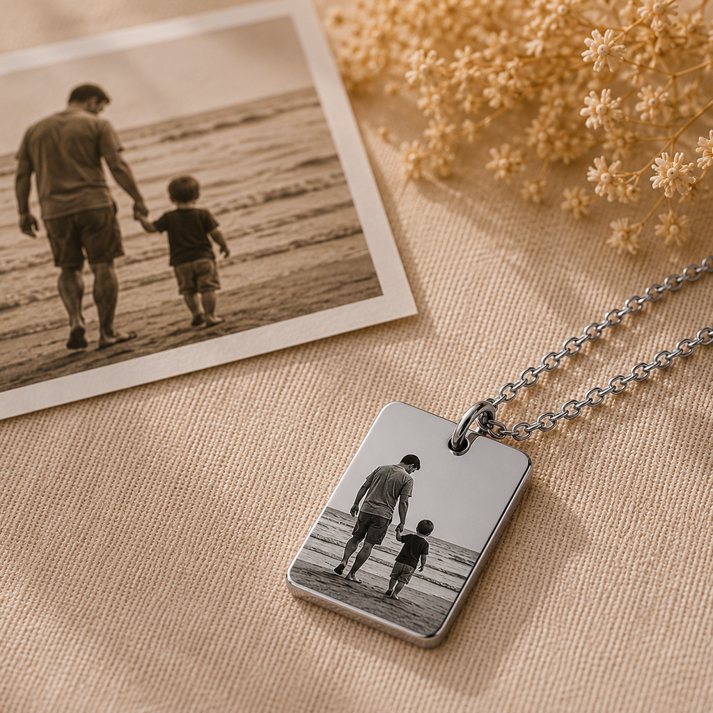 Collar placa plateado