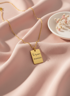 Collar placa dorado