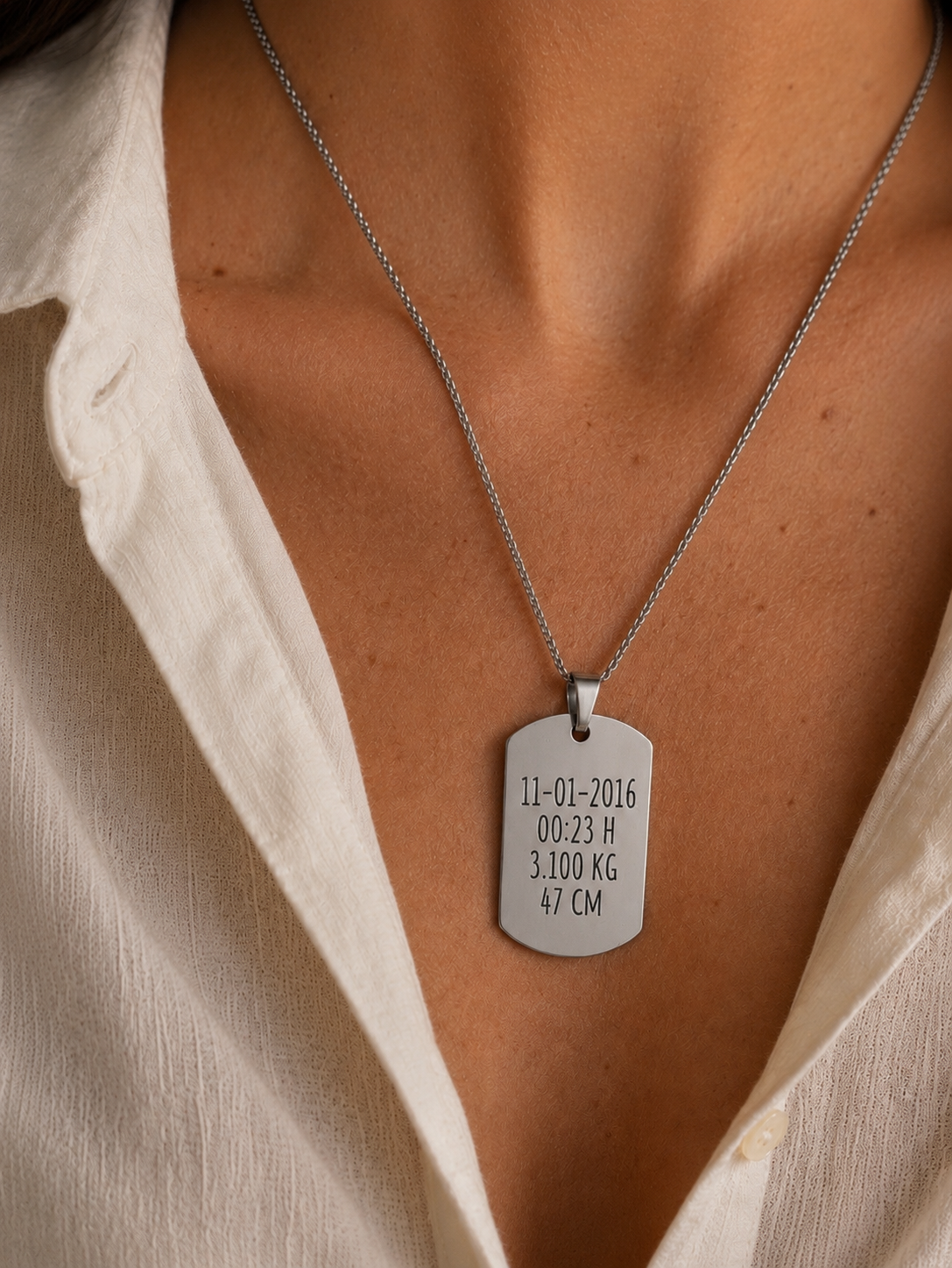 Placa militar plateada hombre
