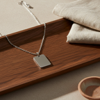 Collar placa plateado