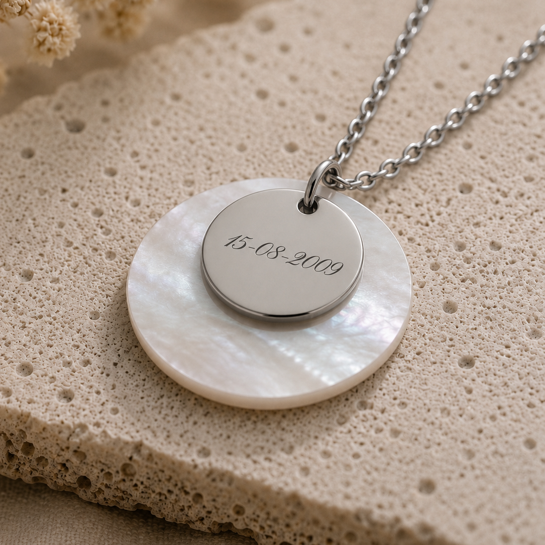 Collar plateado con nacar