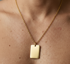 Collar placa dorado H
